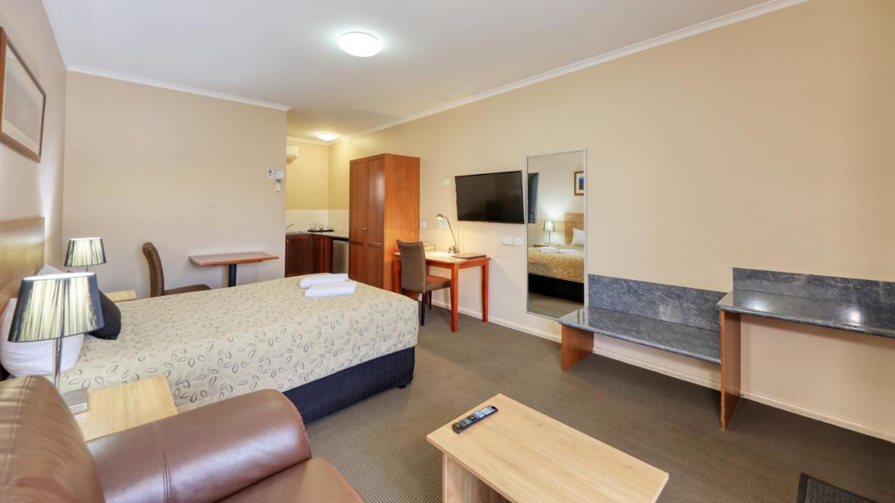 Top Of The Town Motel & Apartments 베날라 외부 사진