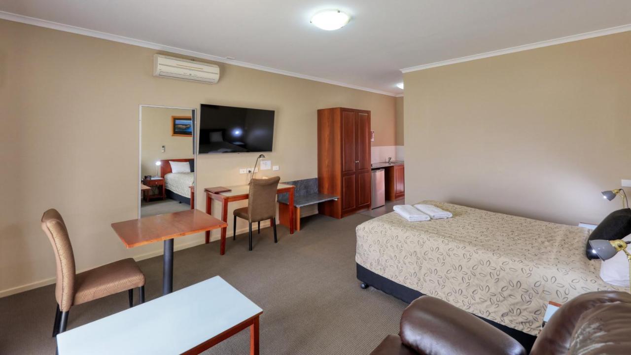 Top Of The Town Motel & Apartments 베날라 외부 사진